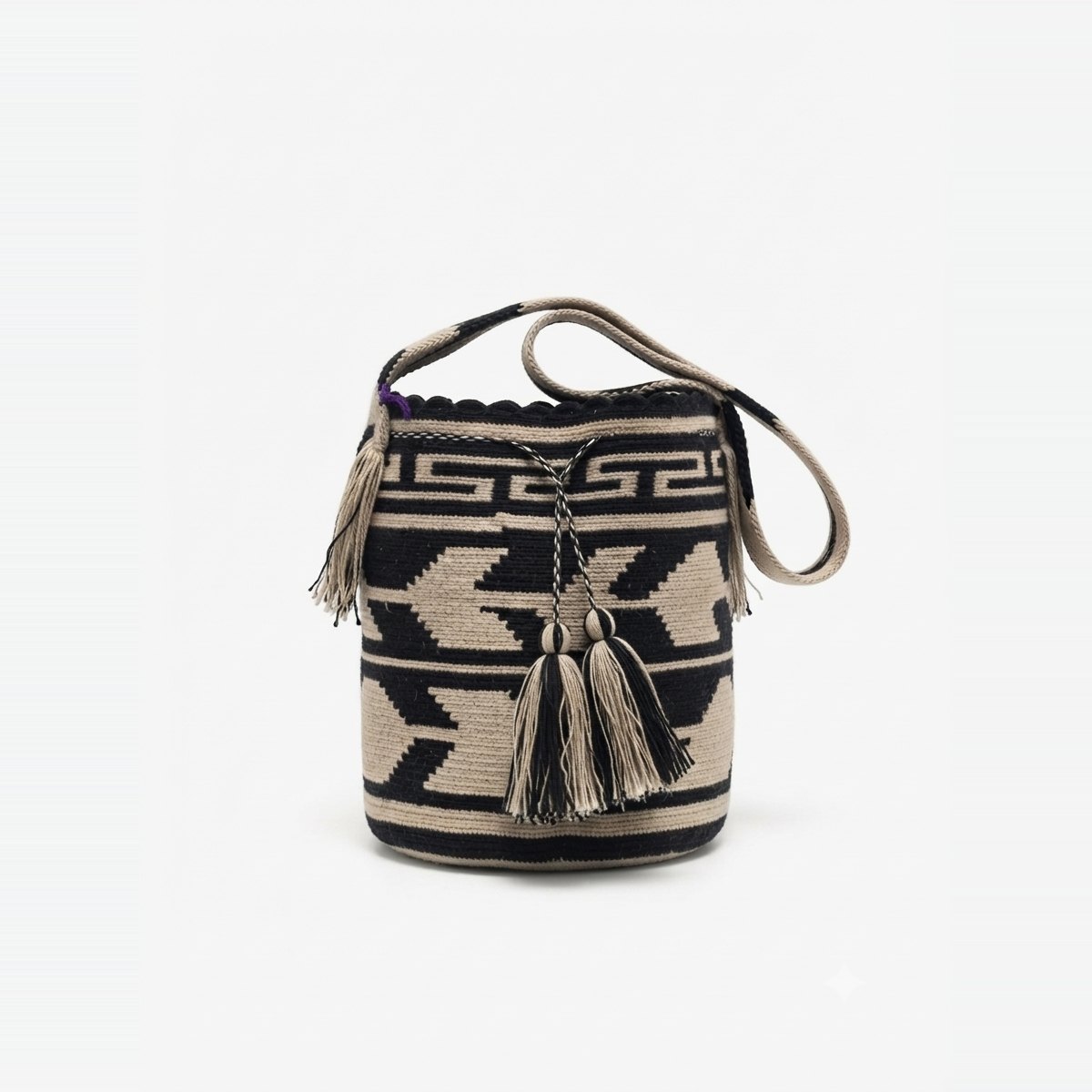 Onyx & Cream Wayuu Bag